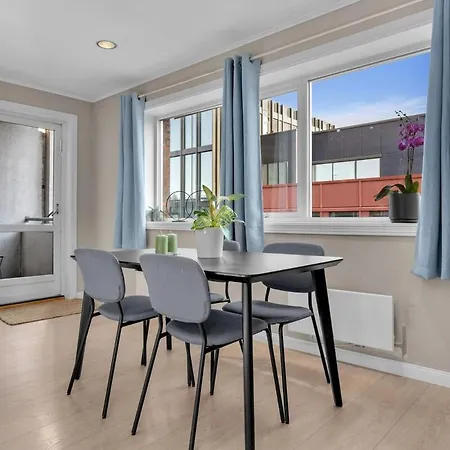 公寓 Nyrenovert Med Rolig Beliggenhet - Toppen Av Gagata Markens Ved Slottet