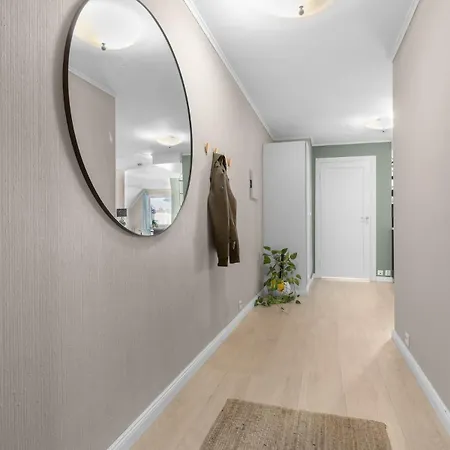 Nyrenovert Med Rolig Beliggenhet - Toppen Av Gagata Markens Ved Slottet 公寓 *