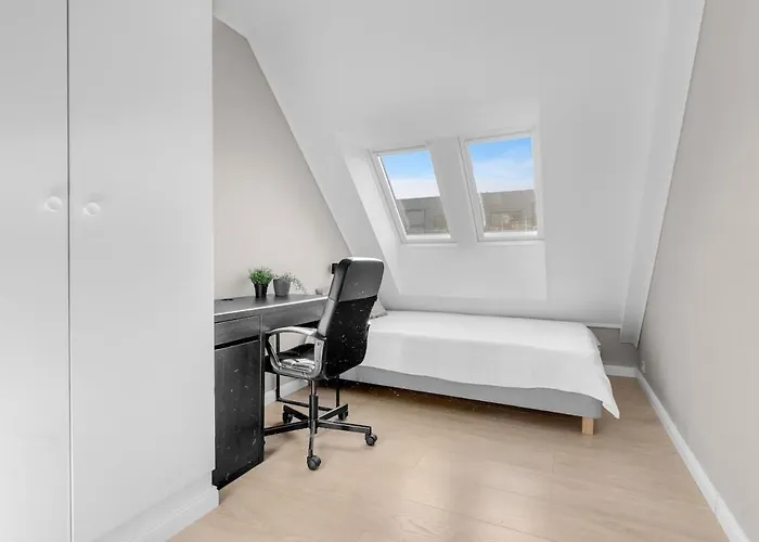 Nyrenovert Med Rolig Beliggenhet - Toppen Av Gagata Markens Ved Slottet Apartman *